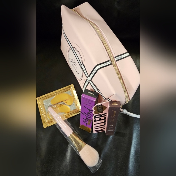 Too Faced Beauty Bundle Bag, Face Brush, Lip Gloss, Eye mask & Eye liner New - Picture 2 of 5